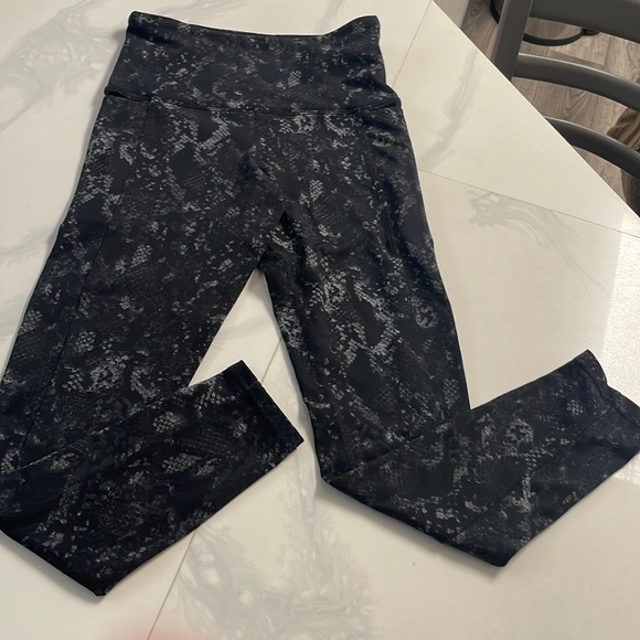 Tuff Athletics Pants - TUFF ATHLETICS Black/Grey Camo Leggings/Yoga Pants~ with Pockets!